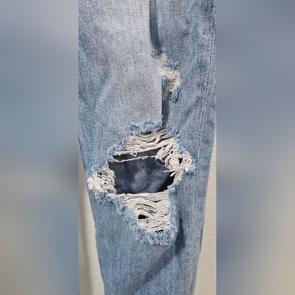 American Eagle Womens Straight Mom Jeans Size 0 Regular Light Destroy Distressed - Picture 2 of 16